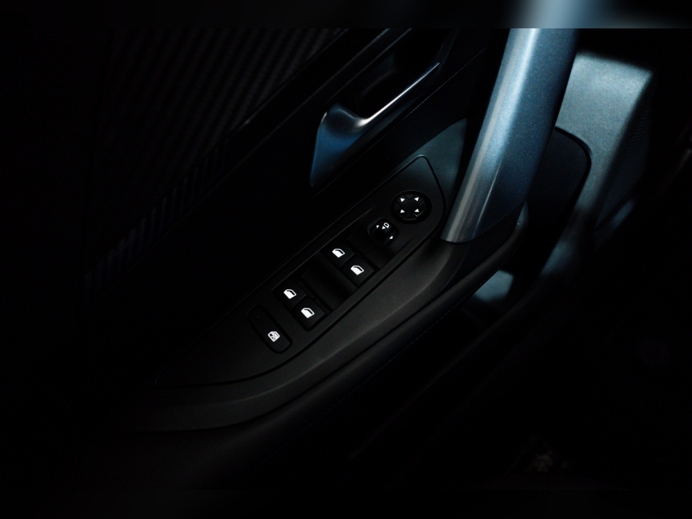 Peugeot 2008 ELÉCTRICO136CV 5P ALLURE foto 13