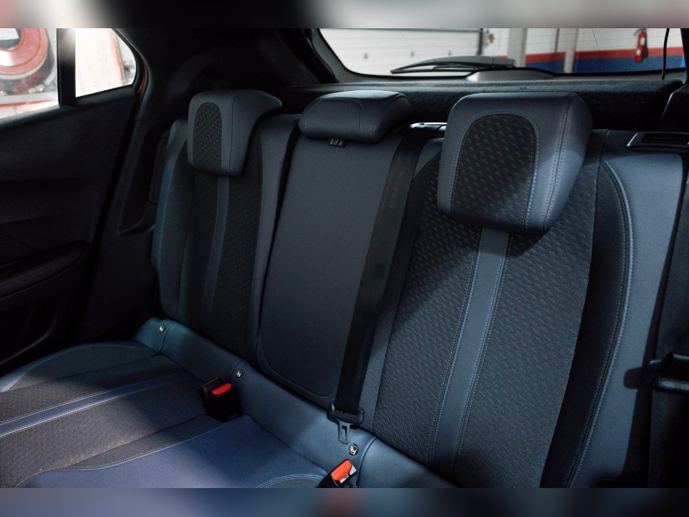 Peugeot 2008 ELÉCTRICO136CV 5P ALLURE foto 29