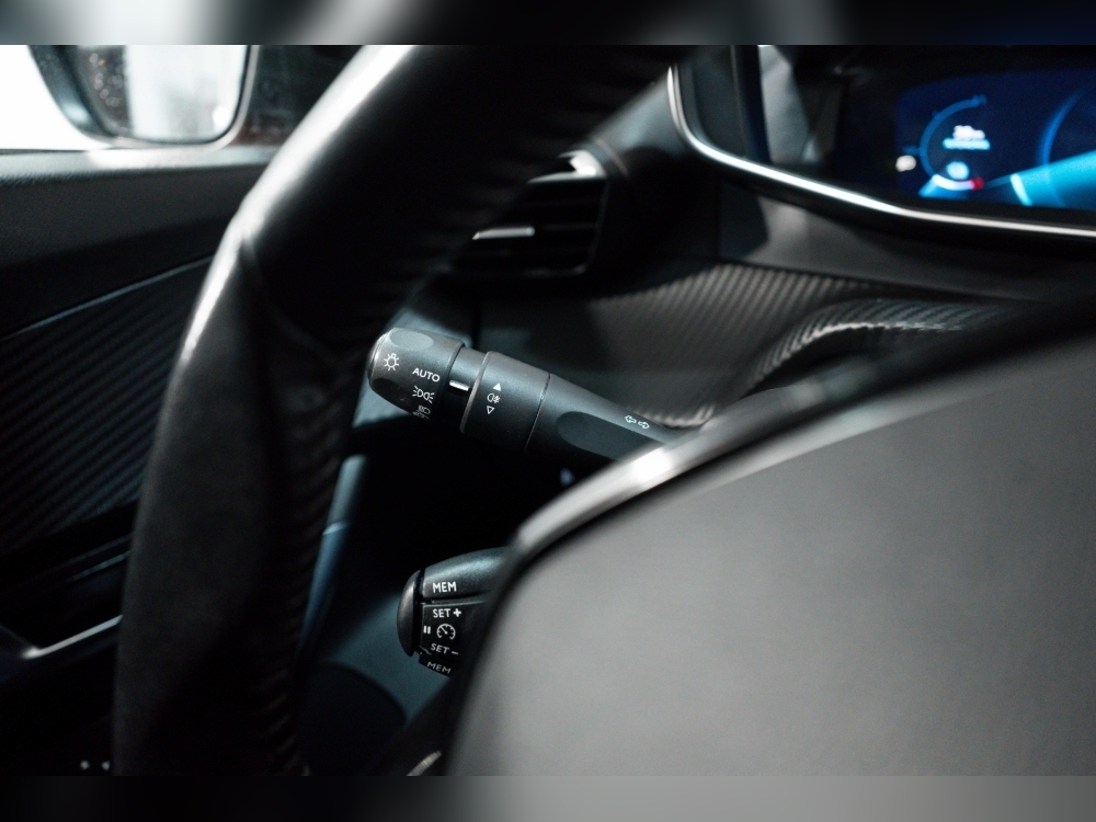 Peugeot 2008 ELÉCTRICO136CV 5P ALLURE foto 11