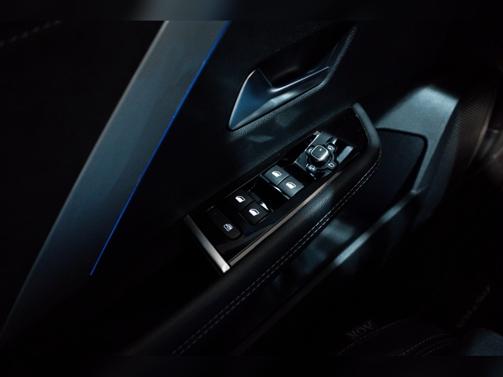 Opel Astra PHEV 1.6T 225CV PLUGIN HYBRID GSE AT foto 13