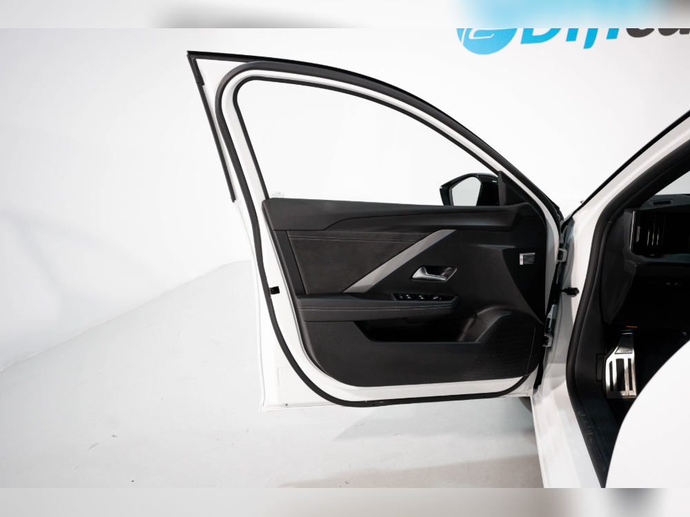 Opel Astra PHEV 1.6T 225CV PLUGIN HYBRID GSE AT foto 14