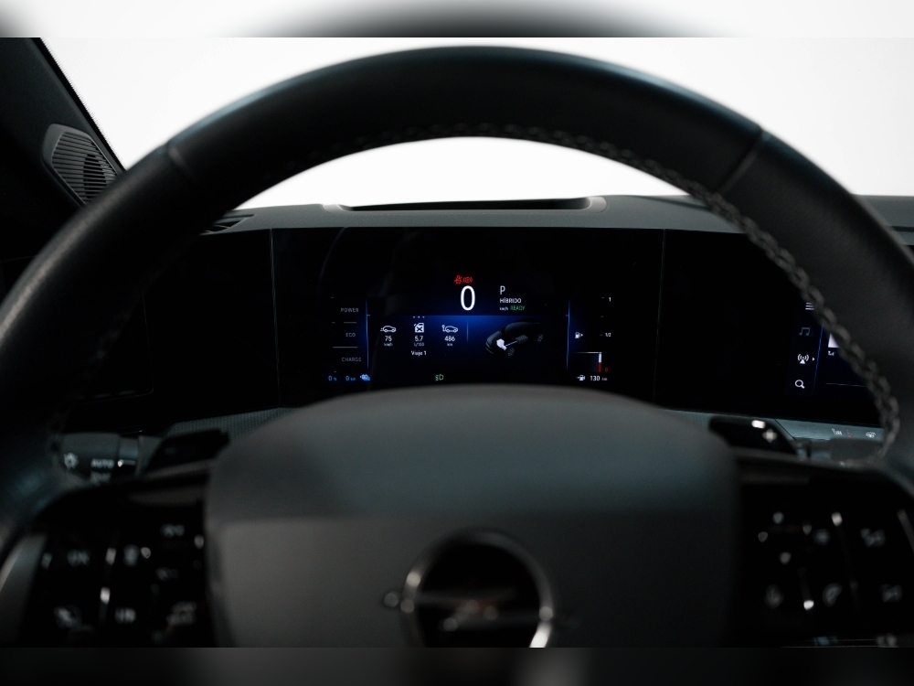 Opel Astra PHEV 1.6T 225CV PLUGIN HYBRID GSE AT foto 16