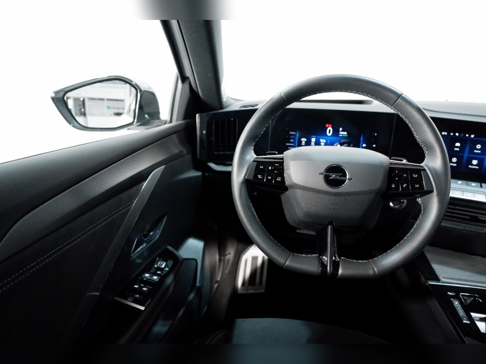 Opel Astra PHEV 1.6T 225CV PLUGIN HYBRID GSE AT foto 23