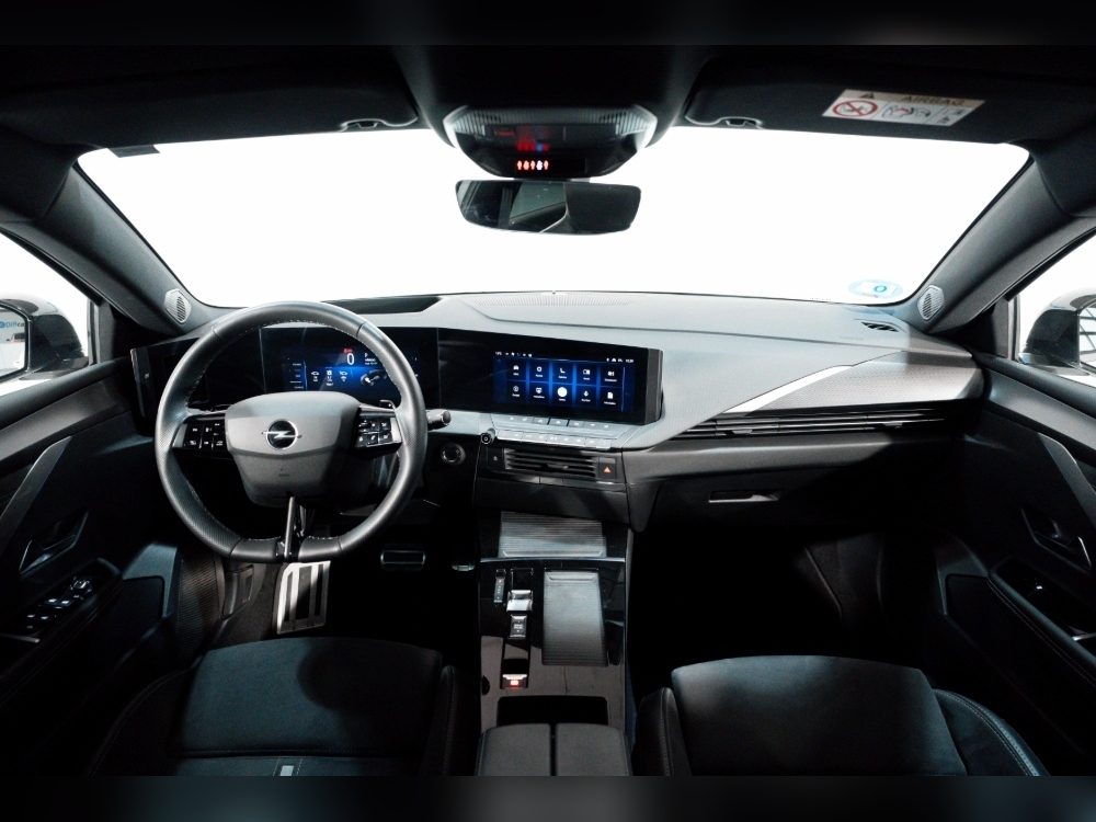Opel Astra PHEV 1.6T 225CV PLUGIN HYBRID GSE AT foto 25