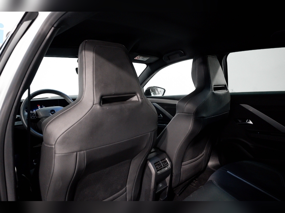 Opel Astra PHEV 1.6T 225CV PLUGIN HYBRID GSE AT foto 28