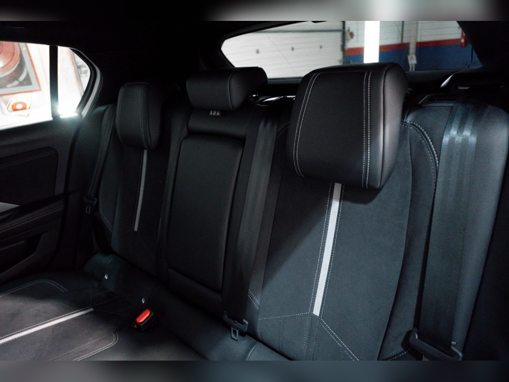 Opel Astra PHEV 1.6T 225CV PLUGIN HYBRID GSE AT foto 29