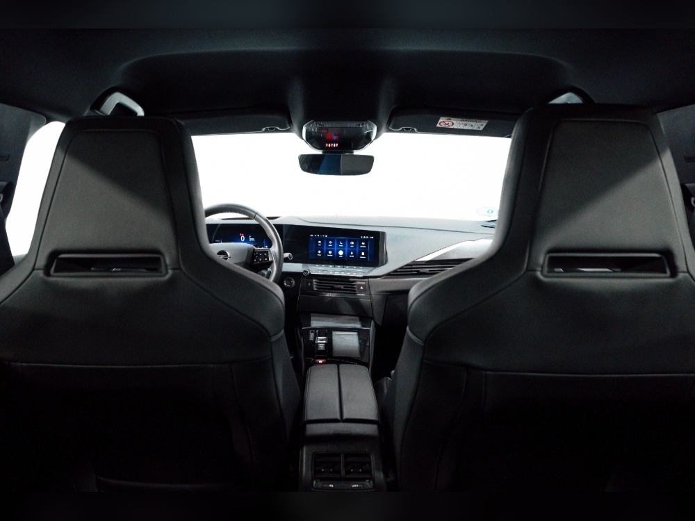 Opel Astra PHEV 1.6T 225CV PLUGIN HYBRID GSE AT foto 31