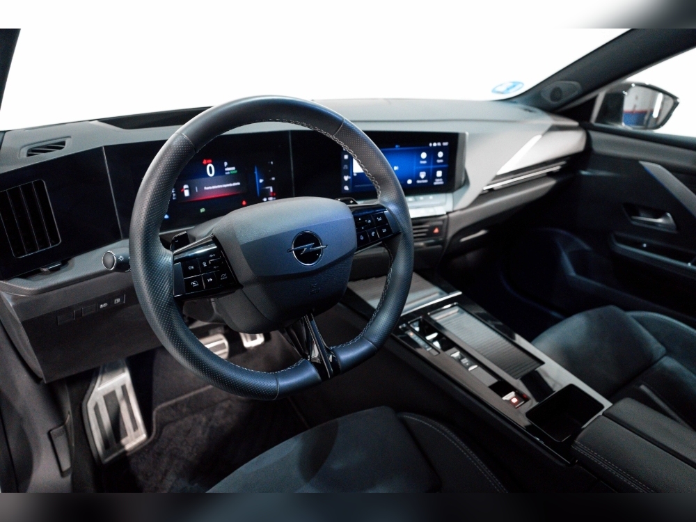 Opel Astra PHEV 1.6T 225CV PLUGIN HYBRID GSE AT foto 8