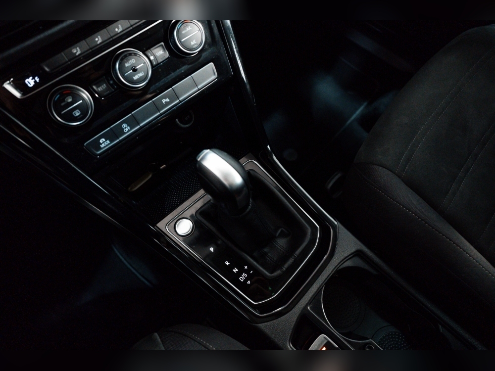 Volkswagen Touran TOURAN 2.0 TDI 150CV DSG R-LINE 7 PLAZAS foto 19