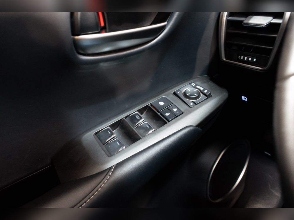 Lexus NX 300 h foto 12