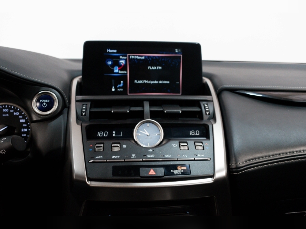 Lexus NX 300 h foto 18