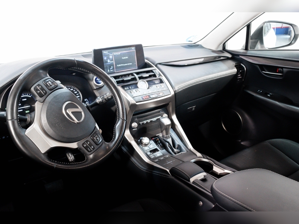 Lexus NX 300 h foto 21