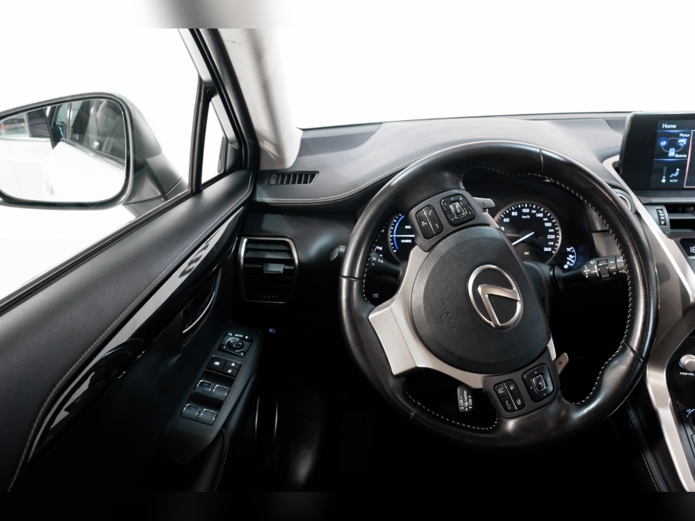 Lexus NX 300 h foto 23