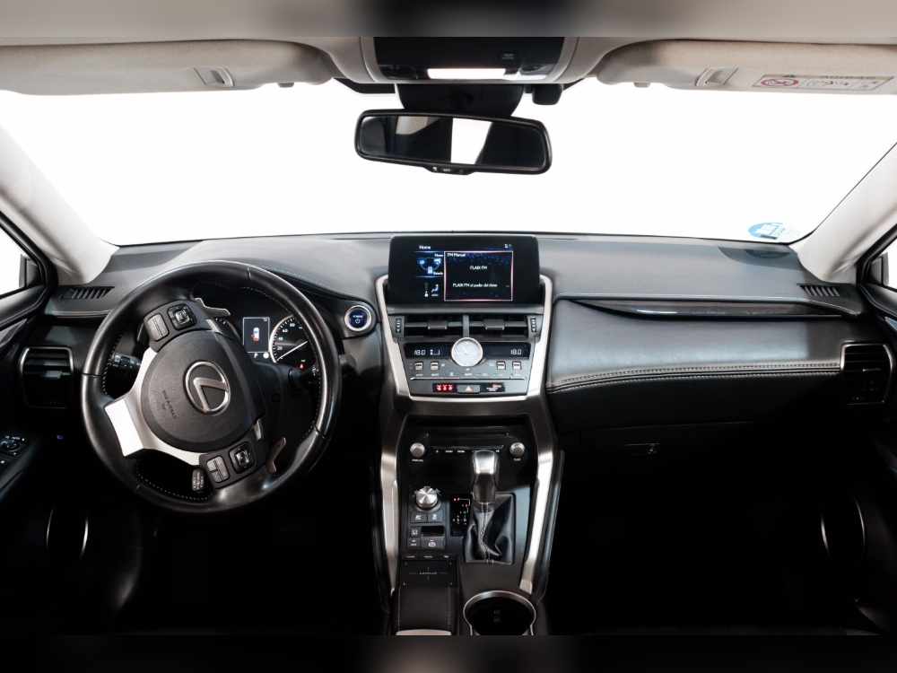 Lexus NX 300 h foto 25