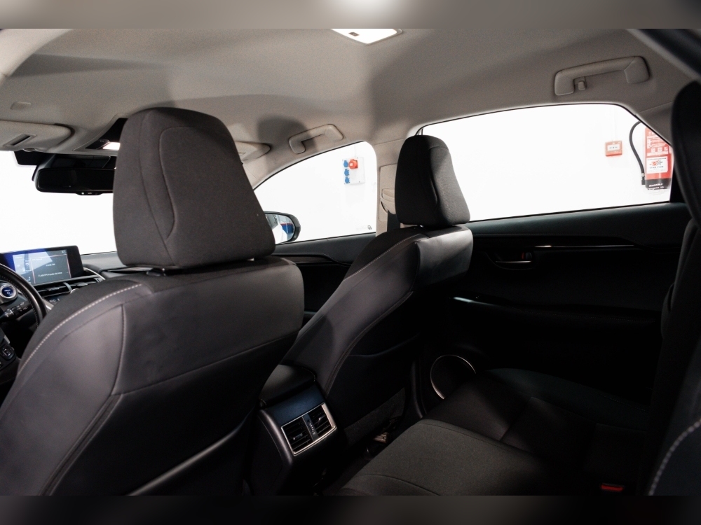 Lexus NX 300 h foto 26