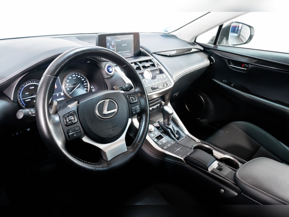 Lexus NX 300 h foto 8