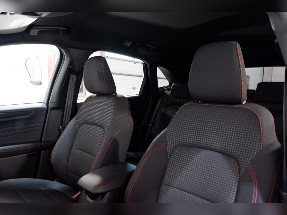 Ford Kuga KUGA ST-LINE 1.5 ECOBLUE 120CV AUTOMATICO foto 9