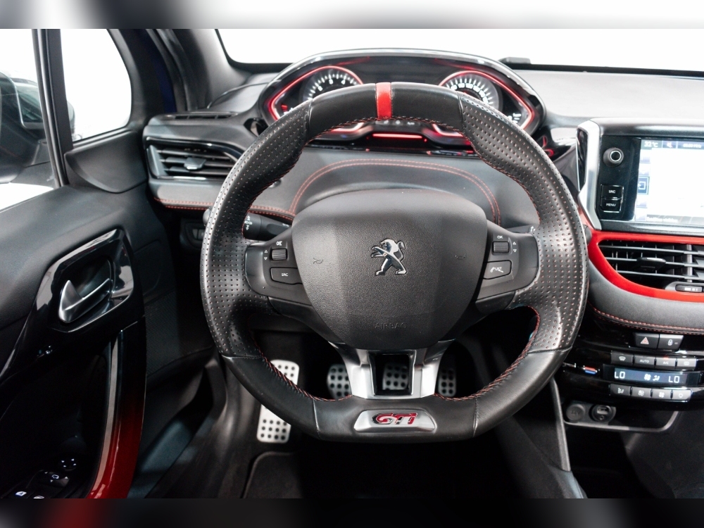 Peugeot 208 208 GTI 200CV 5P foto 23