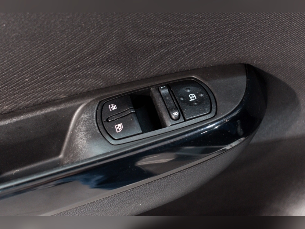 Opel Corsa CORSA 1.4 EXPRESSION 75CV foto 13