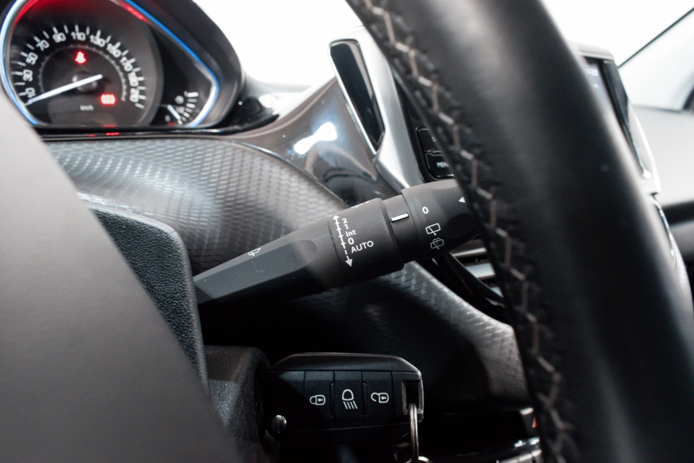 Peugeot 2008 2008  1.5 HDI 100CV ALLURE foto 17